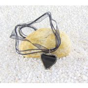 Üveg medál - fekete, fehér, szív alakú, 3x2,5 cm