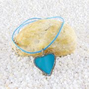 Üveg medál - türkiz kék, szív alakú, 2,5x3 cm